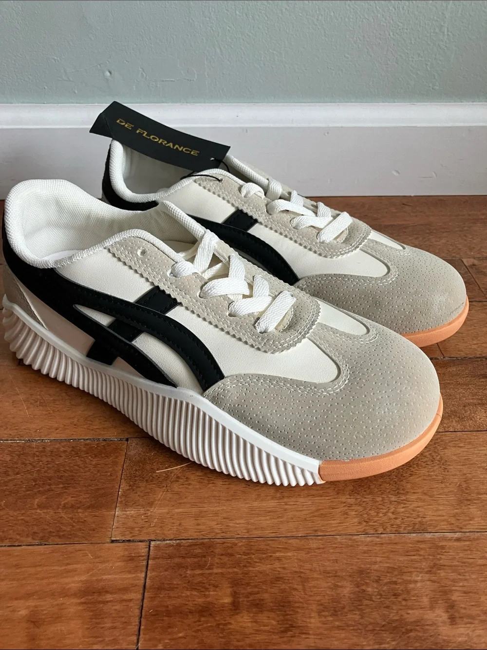 De Florance Retro Comfort Sneakers Womens 7.5 White Black Platform NWT